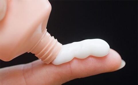 Jel ve kremlerin kullanımı penisin başını büyütmenin yollarından biridir.